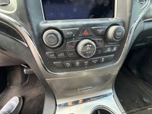 Used 2018 Jeep Grand Cherokee Limited AWD/4WD image 14