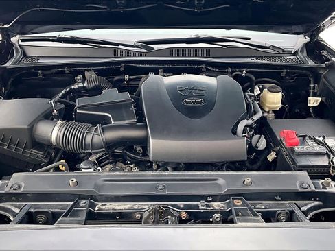 Certified 2019 Toyota Tacoma Limited image 29