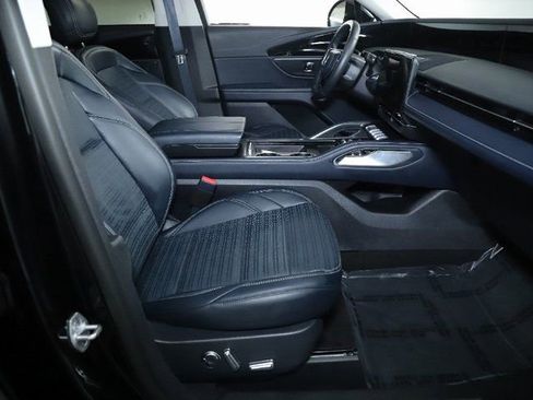 Certified 2024 Lincoln Nautilus Reserve w/ Equipment Group 202A image 38