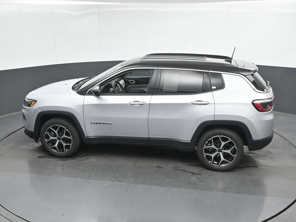 Used 2025 Jeep Compass Limited AWD/4WD image 37