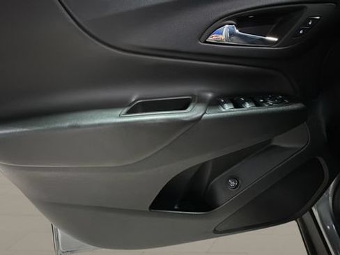 Used 2024 Chevrolet Equinox LT FWD image 8