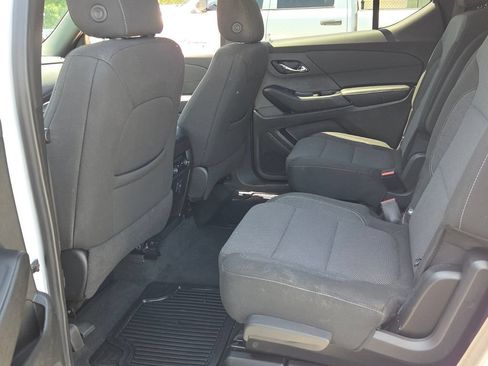 Used 2022 Chevrolet Traverse LT FWD image 9