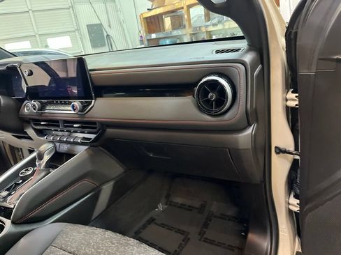 Used 2023 Chevrolet Colorado Z71 w/ Advanced Trailering Package AWD/4WD image 33