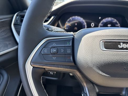New 2026 Jeep Grand Cherokee Limited AWD/4WD image 12