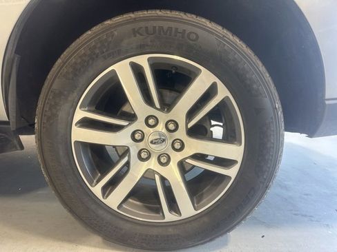 Used 2024 Ford Expedition Limited image 9