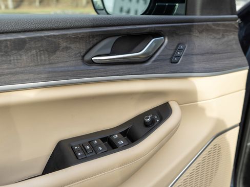 Used 2022 Jeep Grand Cherokee Limited 4xe w/ Luxury Tech Group II image 15