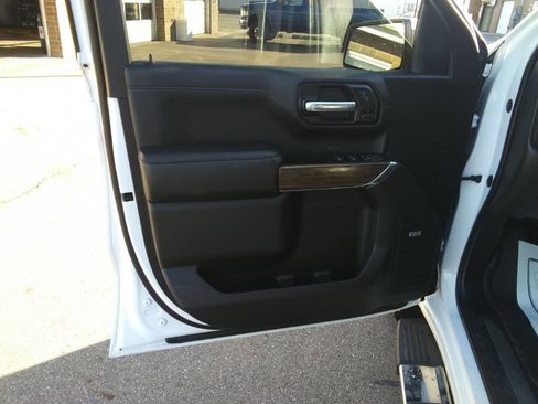 Used 2020 Chevrolet Silverado 1500 High Country w/ Technology Package image 21