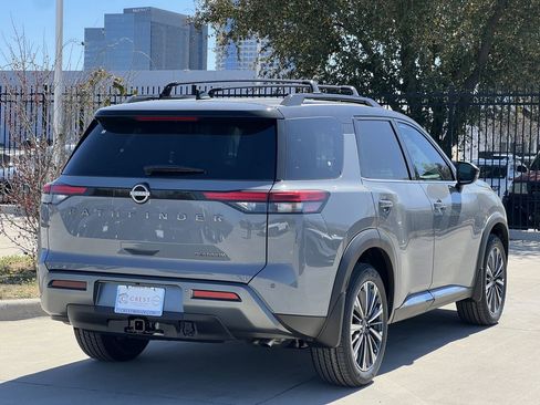 New 2026 Nissan Pathfinder Platinum FWD image 4