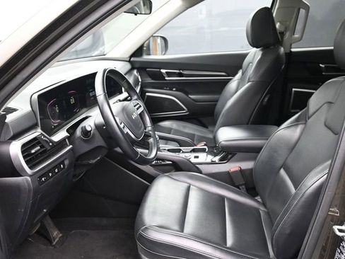 Used 2025 Kia Telluride S FWD image 24