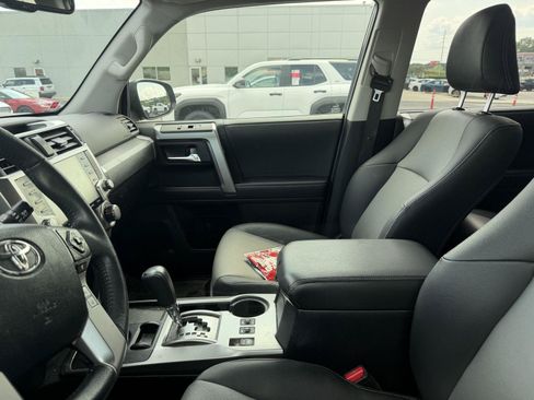 Used 2022 Toyota 4Runner SR5 Premium w/ Moonroof Package RWD image 8
