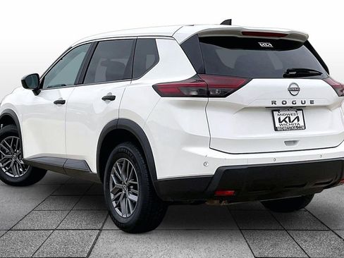 Used 2024 Nissan Rogue S FWD image 11