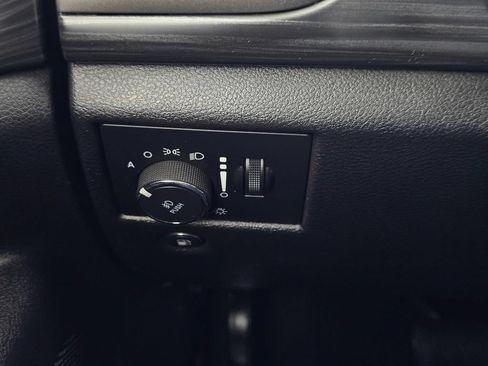Used 2020 Jeep Grand Cherokee Altitude RWD image 17