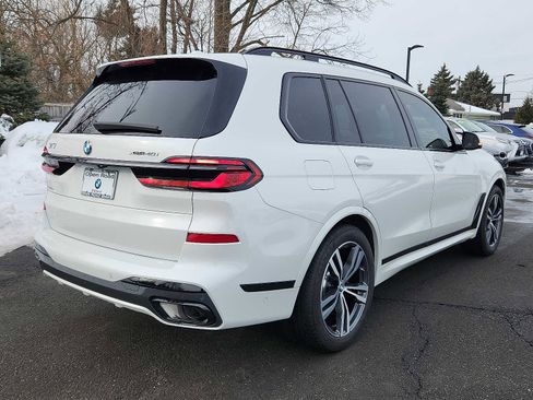 Certified 2024 BMW X7 xDrive40i w/ M Sport Package image 6