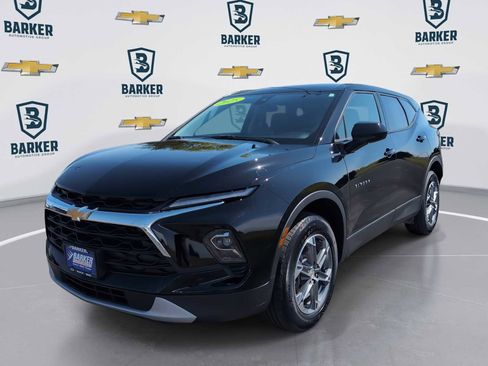Used 2025 Chevrolet Blazer LT FWD image 1