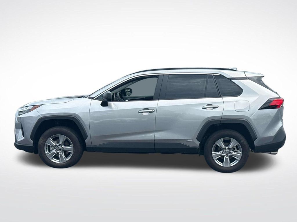 Used 2025 Toyota RAV4 LE AWD/4WD image 4