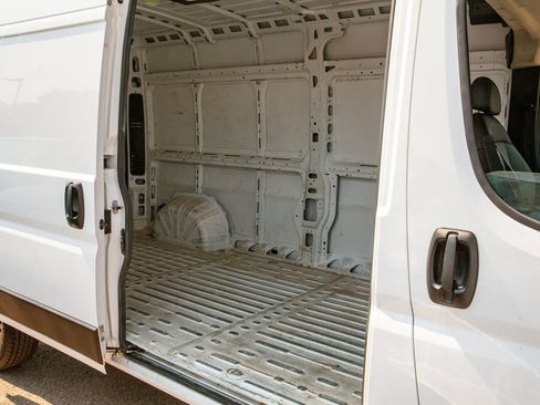 Used 2025 RAM ProMaster 2500 w/ Convenience Group FWD image 12