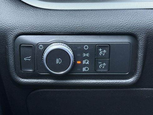 Used 2021 Ford Explorer XLT w/ Equipment Group 202A AWD/4WD image 23