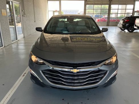 Used 2024 Chevrolet Malibu LT FWD image 2