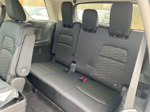 New 2025 Nissan Pathfinder SV image 23