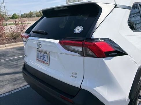 Used 2022 Toyota RAV4 LE image 5