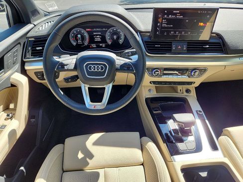 Used 2025 Audi Q5 Prestige w/ Prestige Package image 11