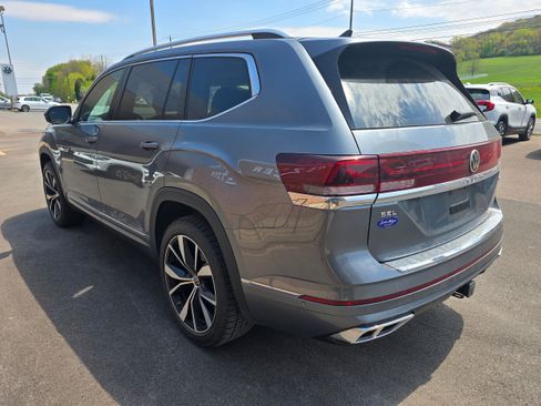 Used 2024 Volkswagen Atlas SEL Premium R-Line image 5