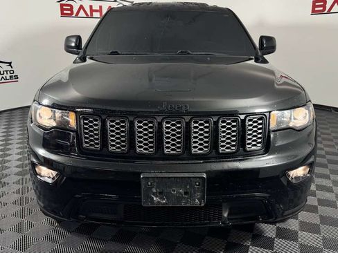 Used 2018 Jeep Grand Cherokee Altitude AWD/4WD image 10