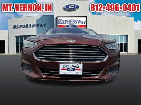 Used 2015 Ford Fusion SE FWD image 2