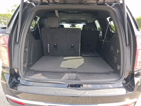 Used 2024 Chevrolet Suburban LT RWD image 5