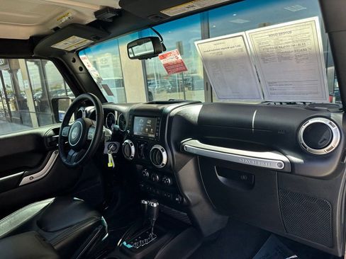 Used 2017 Jeep Wrangler Unlimited Rubicon w/ Cold Weather Group AWD/4WD image 31