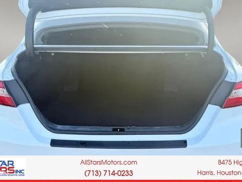 Used 2020 Toyota Camry SE w/ Carpet Mat Package FWD image 11