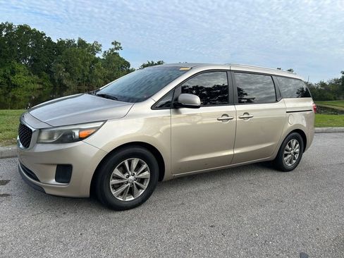 Used 2016 Kia Sedona LX w/ LX Convenience Package FWD image 2