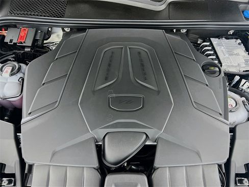 New 2026 Porsche Cayenne Base image 32