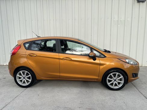 Used 2016 Ford Fiesta SE w/ Equipment Group 201A FWD image 2