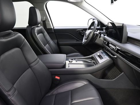 New 2026 Lincoln Aviator AWD w/ Jet Appearance Package image 16
