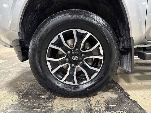 Used 2023 Toyota Tacoma TRD Sport w/ Black Out Package (TMS) AWD/4WD image 10