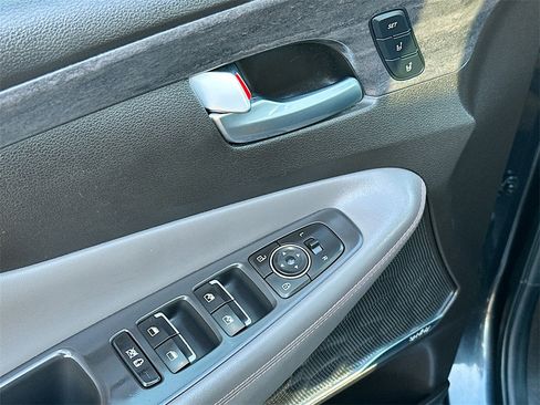 Used 2020 Hyundai Santa Fe Limited image 21