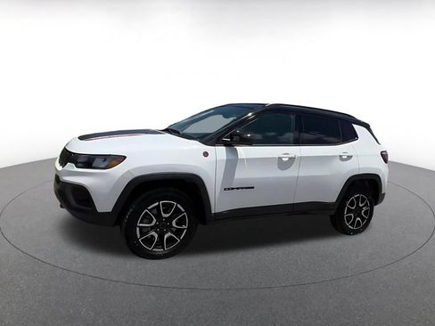 Used 2025 Jeep Compass Trailhawk AWD/4WD image 8