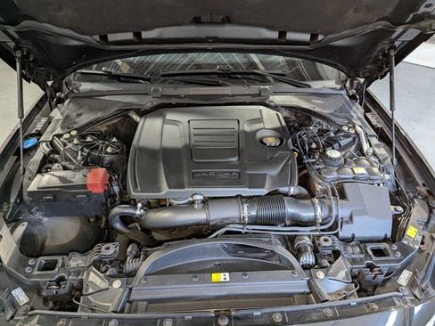 Used 2019 Jaguar XF Prestige image 40