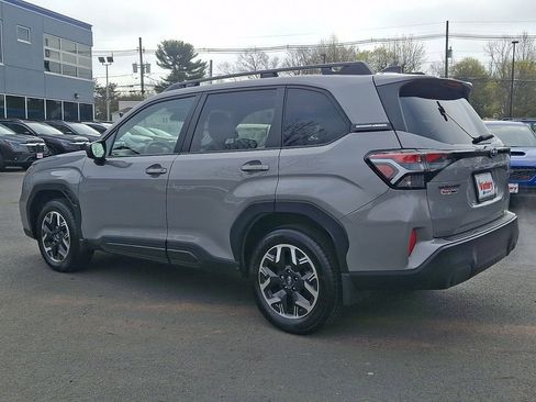 Used 2025 Subaru Forester Premium image 4