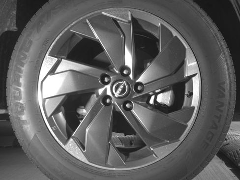 Used 2025 Nissan Rogue SV FWD image 13