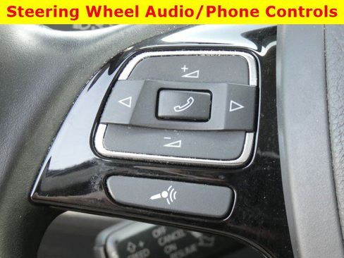 Used 2013 Volkswagen Touareg Sport image 19