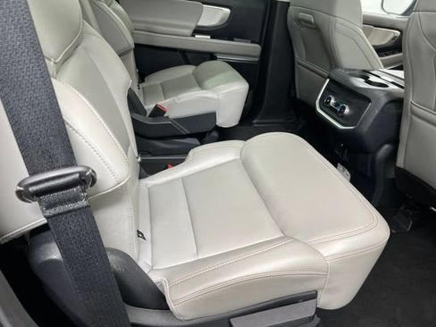Used 2025 Ford Expedition Active AWD/4WD image 27