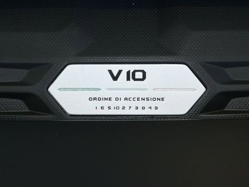 Used 2020 Lamborghini Huracan EVO image 17