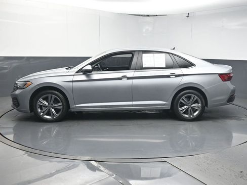 Used 2023 Volkswagen Jetta SE image 5