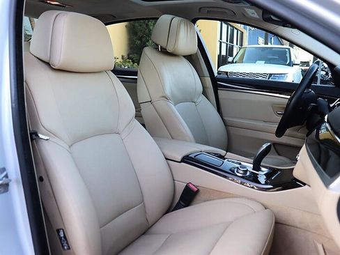 Used 2011 BMW 550i Sedan image 12