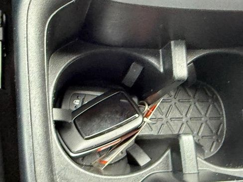 Used 2022 Toyota RAV4 XLE AWD/4WD image 29