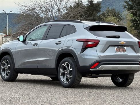 New 2026 Chevrolet Trax LT image 6