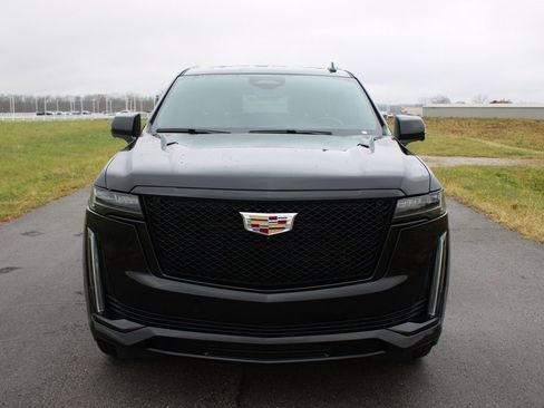 Used 2024 Cadillac Escalade Sport image 2