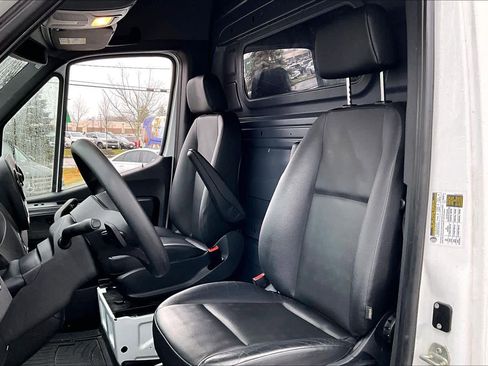 Used 2023 Mercedes-Benz Sprinter 2500 image 8